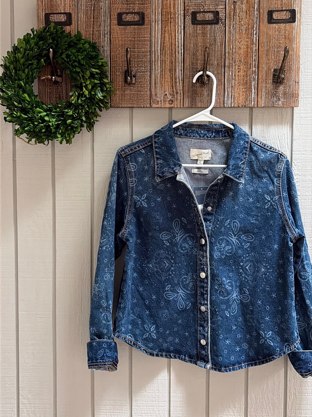Universal Thread NWTs 100 % Cotton Denim bandana Print Button-Down Shirt